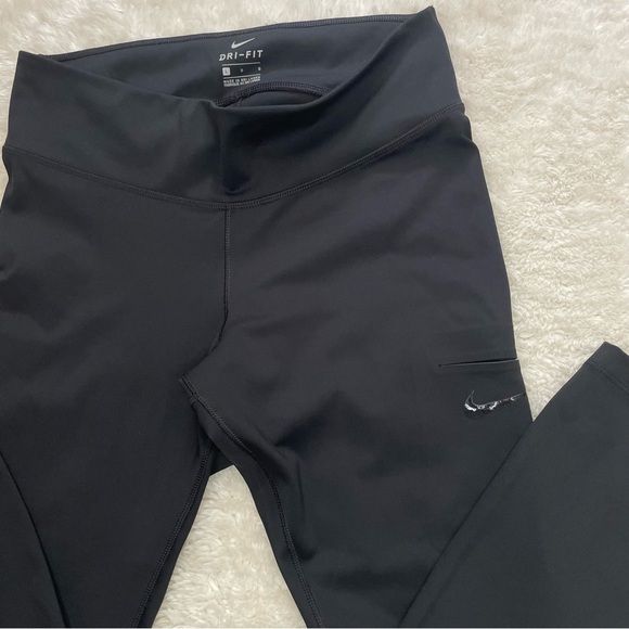 Nike dry fit women’s black capri leggings - Picture 6 of 6